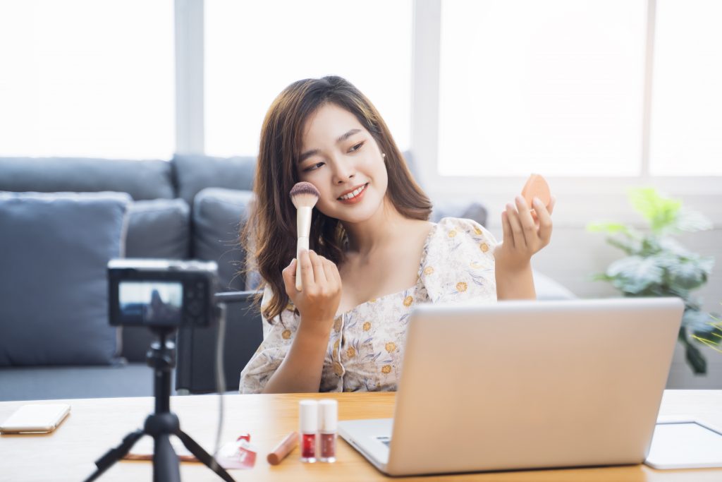 Vlogging - Reliable internet plans - fiber internet - streamtech