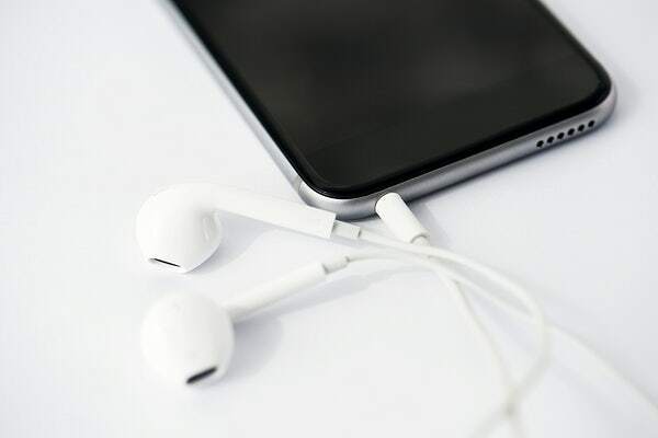 mic check for online meeting - fiber internet - streamtech