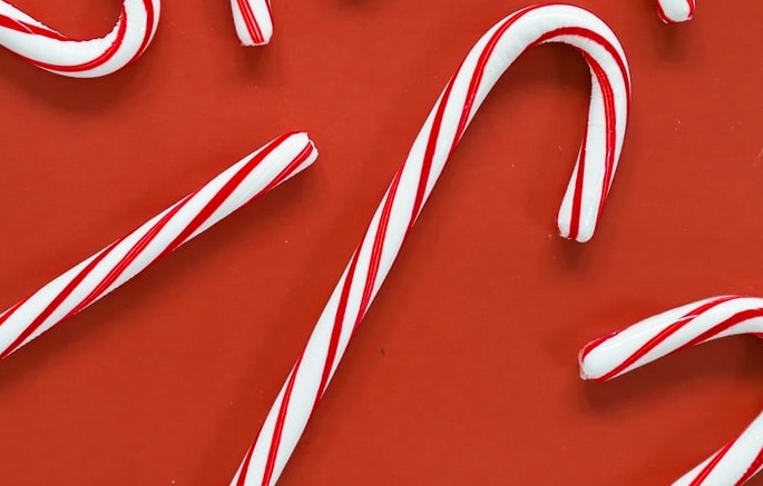 candy cane - diy christmas decorations - streamtech fiber internet